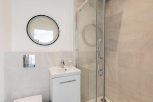 Redland Stay In Bespoke Home 2 of 2