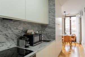 Bright Studio near Douro River - with Balcony