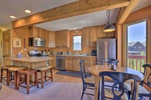 Townhome w Club Access on Shuttle Stop