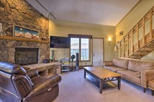 Townhome w Club Access on Shuttle Stop