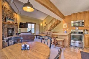 Townhome w Club Access on Shuttle Stop
