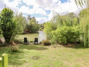 Lakeside Lodge Retreat