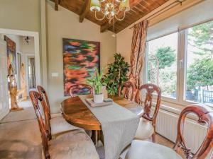 Lakeside Lodge Retreat