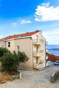 Family-friendly apartments with swimming pool Brela, Makarska - 19998