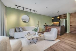 Olive Living Suites by HOUSY HOST