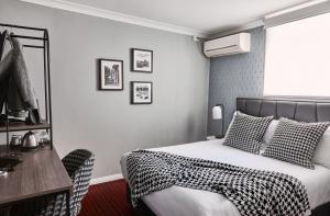 Heritage Queen Room room in Springfield Lodge