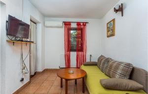 Beautiful Apartment In Njivice With Wifi 