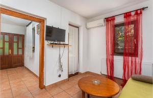 Beautiful Apartment In Njivice With Wifi 