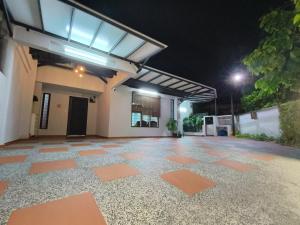 SunwayPyramid USJ Jacuzzi HomeCinema PS Game 16Pax
