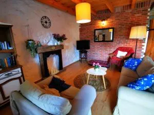 Zabytkowy dom z 2 sypialniami i 2 ogródkami - Wężówka