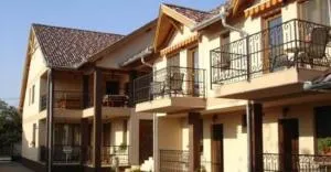 Mediterrán Apartman és Vendégház - بالمازويفاروس