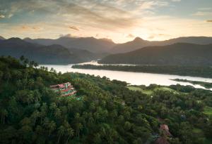 The Albatross, Kandy