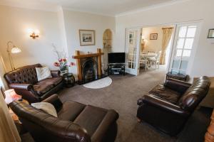 WILLOW COTTAGE - Cost 3 Bed Cottage in Penrhyn Bay with Sea Views with Access to Snowdonia