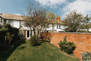 WILLOW COTTAGE - Cost 3 Bed Cottage in Penrhyn Bay with Sea Views with Access to Snowdonia