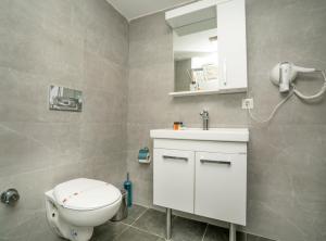 Triple Room room in Kensington Hotel İstanbul