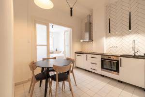 The Palm Springs Apartment