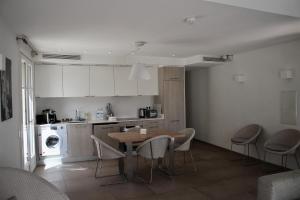 Appart'hotels Clos des Oliviers Grimaud - Meuble de Tourisme : Appartement 1 Chambre Deluxe avec Jardin