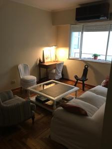 AZCUENAGAHOME Silencioso y luminoso piso alto de 45m2 con la mejor UBICACIÓN en Recoleta, parking disponible en inmediaciones, entrada anticipada sujeta a disponibilidad Nuestros huéspedes nos avalan con sus comentarios