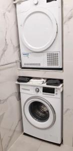 Impeccable 3 pièces avec balcons, la plage à 50m Juan les pins proche Cannes