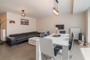 Gelijkvloers app mét ruim terras op 1 min van zee