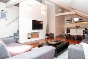 #stayhere - Spacious Luxury Town Hall 3BDR Apartment