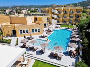 Standard Room | Pool View room in Sunny Bay