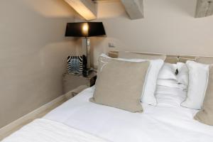 One-Bedroom Apartment  room in Seven Historical Suites
