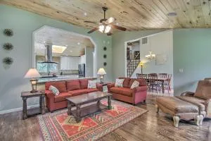 Cozy Pinetop Retreat with Yard and Heated Gazebo! - Luna