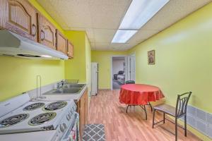 Downtown Rochelle Apt - Walk to Restaurants!