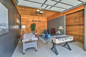 Cabin Getaway w Game Room Near Rainbow Lake!