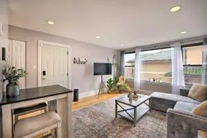 Urban Chicago Escape about 1 Mi to Local Beaches! - Howard District