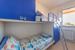 Apartment with Terrace & Parking near the Sea