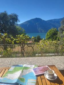 Casa Intignano - Camera con bagno e portico vista lago