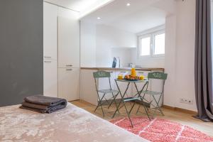 Appartements CHARMANT STUDIO RENOVE 150m DE MONACO : photos des chambres