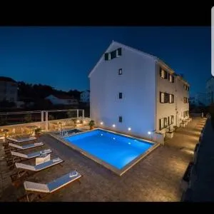 La Perla Apartments - Sutivan