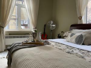 Exquisite & Steps to center 1Br Apt with Free Parking