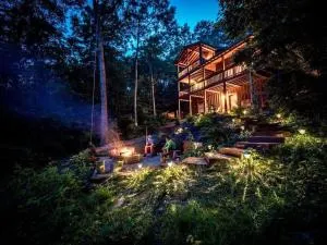 Red Apple Mountaintop cabin hot tub, WiFi, Pet friendly, Fireplace, pit, BEST VIEWS - Cherry Log