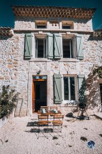 Maisons de vacances Mas de Baume, mas provencal au calme avec piscine : photos des chambres