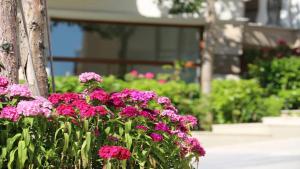 Private beach 2BR La Mer flat with free parking