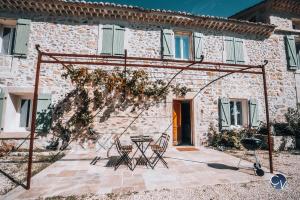 Maisons de vacances Mas de Baume, mas provencal au calme avec piscine : photos des chambres