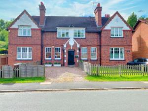 Boutique family apartment in celebrity village.
