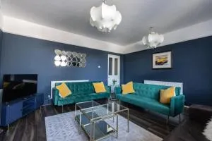 Boutique family apartment in celebrity village. - Lickey End