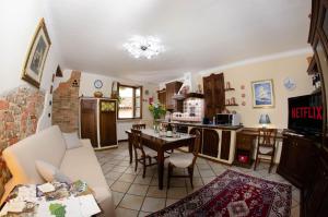 Holiday House Antica Dimora Soggiorni in langa centro storico La Morra