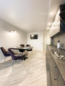 Стильні апартаменти в самому Центрі біля Корпусного саду - Мережа HELEN