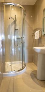 Rooftop Apartment At Queens Beautiful views