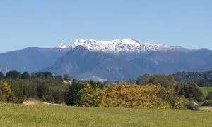 Blue Bell Cottage. Serene luxury farmstead - Pangatotara