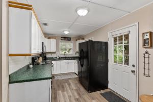 Family Forest Retreat, Paradise at Point Pleasant!