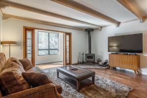 Walk to Lift Updated 2 Bedroom 2 and a Half Bathrooms 1849 Condos 209 Steps to Canyon Lodge Sleeps 6 - 3hvězdičkové hotely ve městě Mammoth Lakes