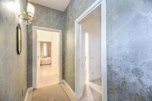 Elegant Flat Spanish steps