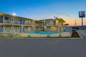 Motel 6-Lumberton, NC - 兰伯顿